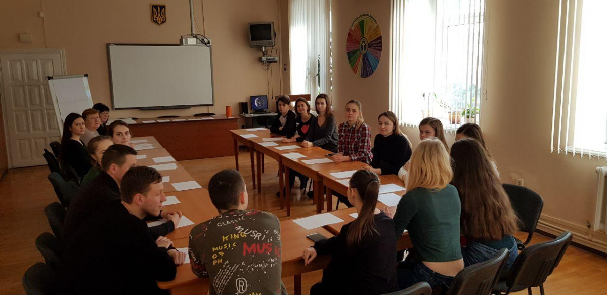 студенти випускного курсу спеціальності 223 Медсестринство Лікувальна справа посилюючи свої комунікаційні компетентності на семінарах, організованих міським центром зайнятості.