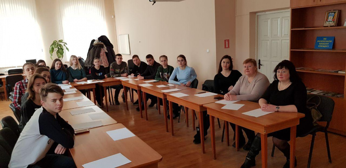 студенти випускного курсу спеціальності 223 Медсестринство Лікувальна справа посилюючи свої комунікаційні компетентності на семінарах, організованих міським центром зайнятості.